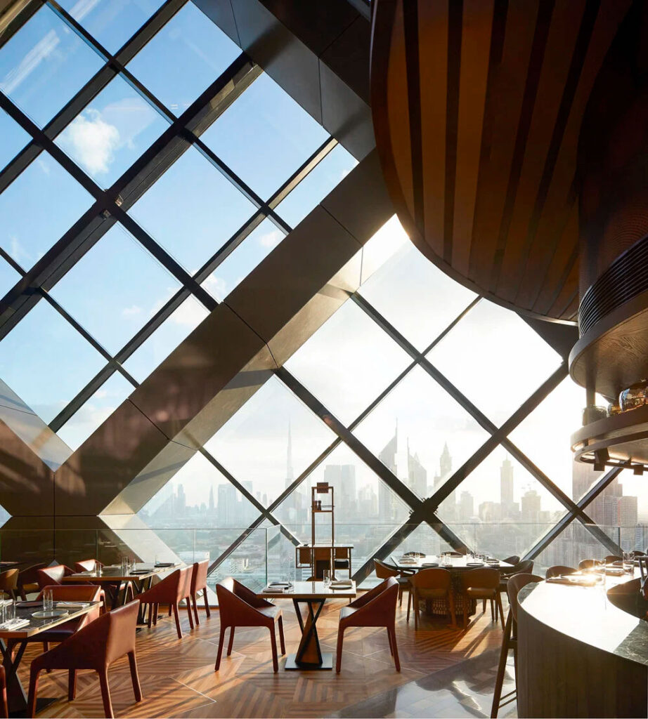 Interior en el que se aprecia la rejilla de diamante de "The Link"