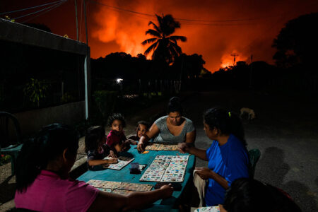 World Press Photo 2024 "Red Skies, Green Waters" - @Adriana Loureiro Fernandez ( The New York Times )